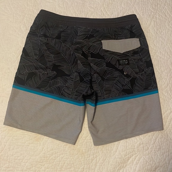 QUICKSILVER•BOARD SHORTS•SWIM TRUNKS•MENS 32 - Picture 3 of 9